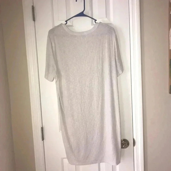 White Top - Picture 3 of 3